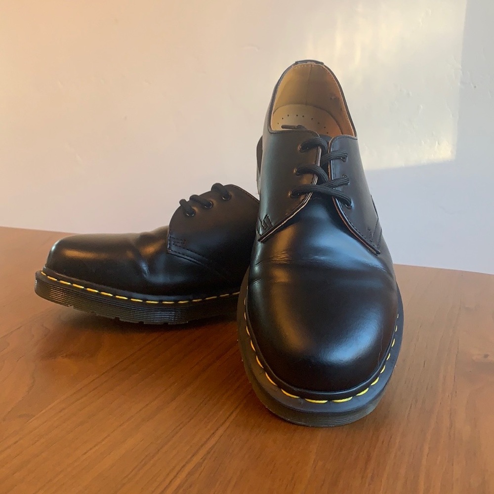 Dr. Marten’s 1461 Smooth Leather lace-up Oxfords